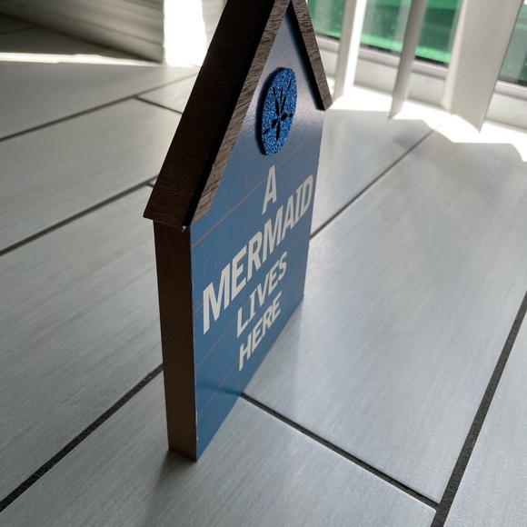 Mermaid lives here sing perfect for closet or office 💜 NWOT - Picture 3 of 3